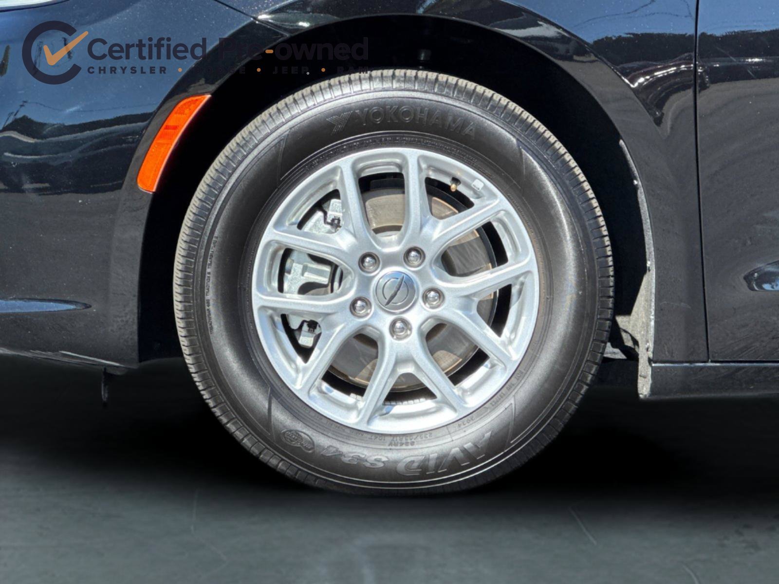 Certified 2025 Chrysler Pacifica Select FWD image 27