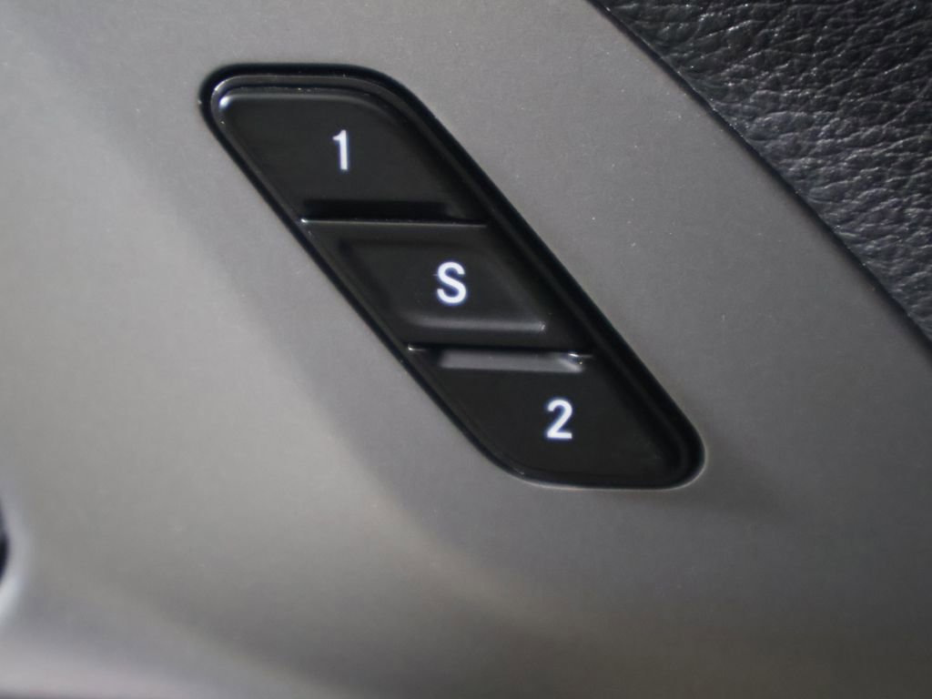Used 2025 Chrysler Pacifica Select FWD image 35