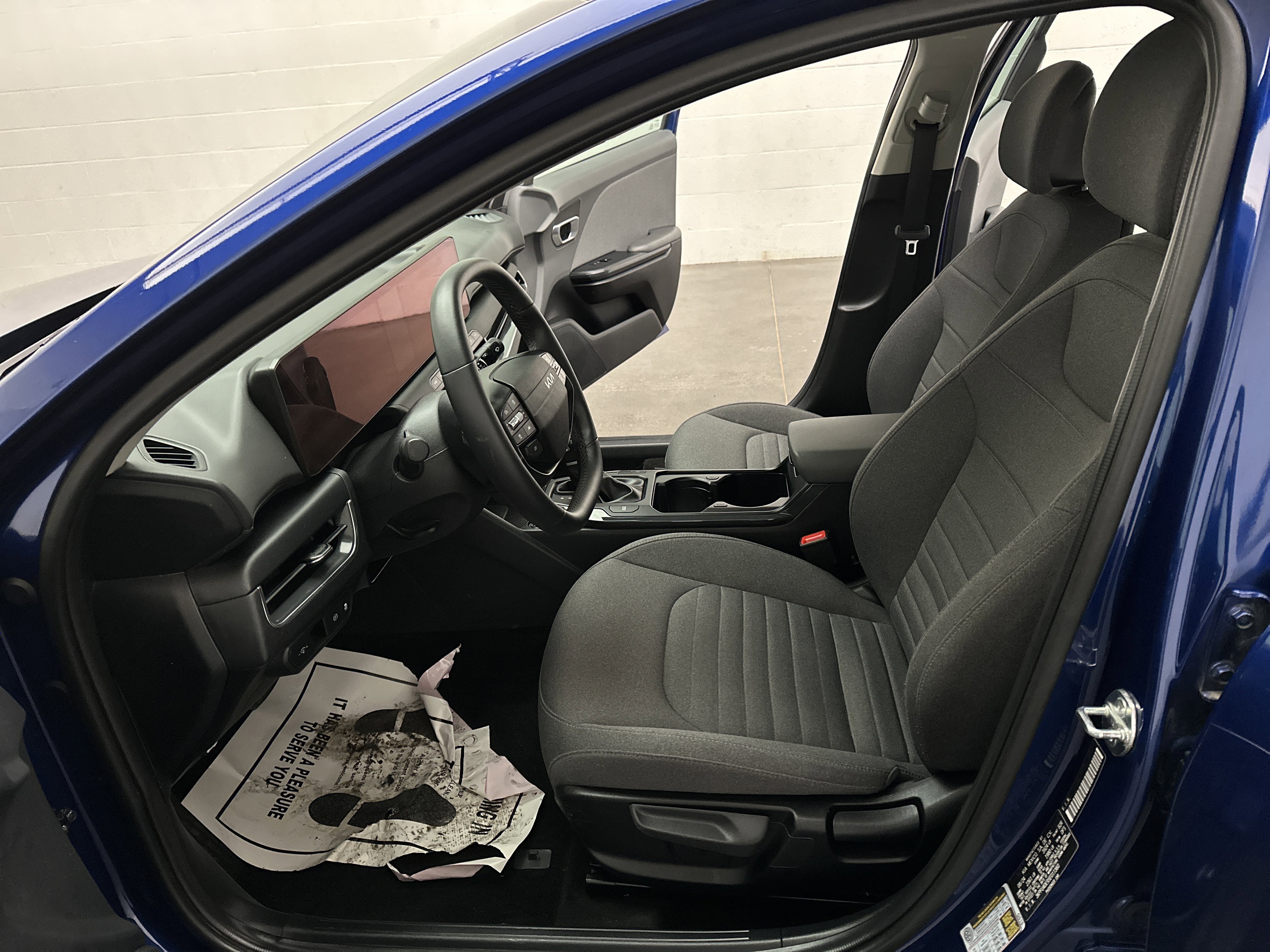 Used 2025 Kia K4 EX image 16