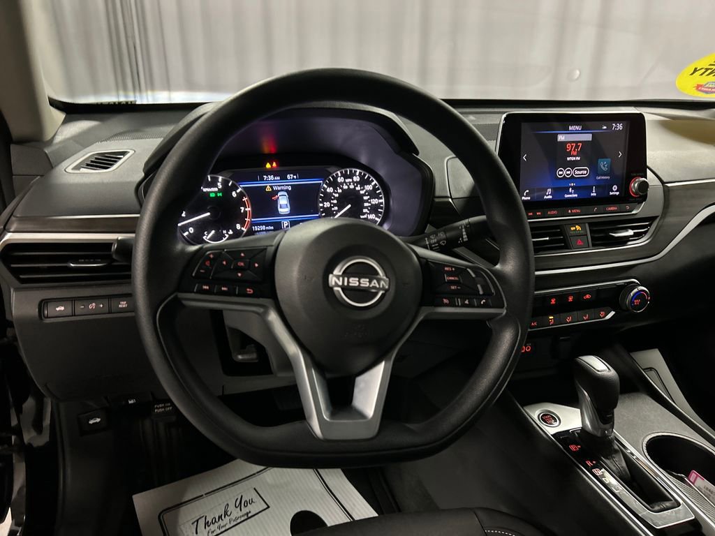 Used 2025 Nissan Altima 2.5 SV FWD image 13
