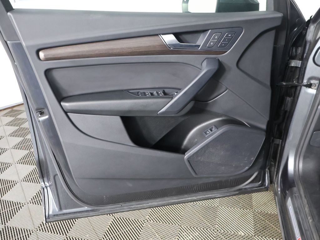 Used 2023 Audi Q5 2.0T Premium w/ Convenience Package image 25