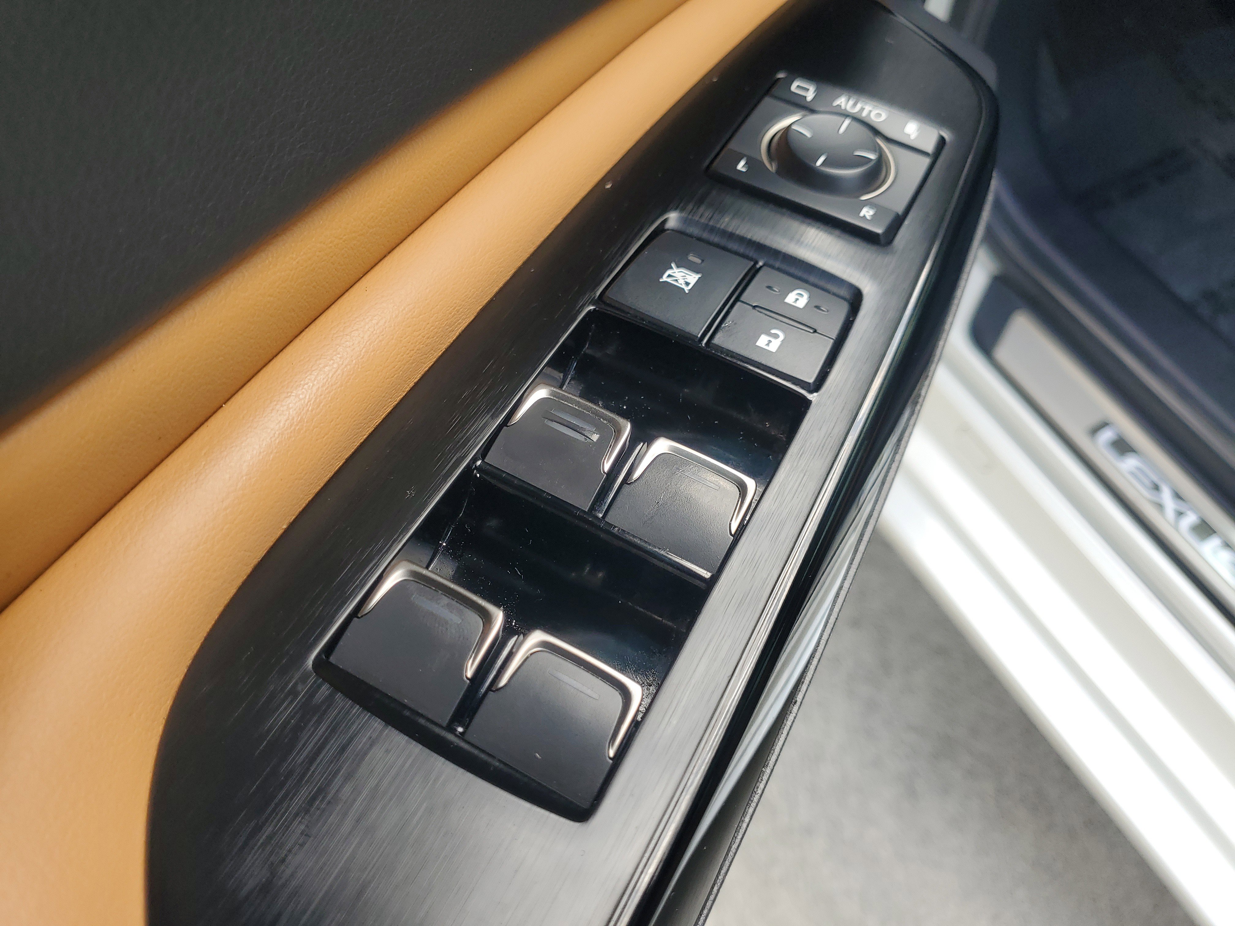 Used 2025 Lexus ES 350 w/ Premium Package FWD image 24