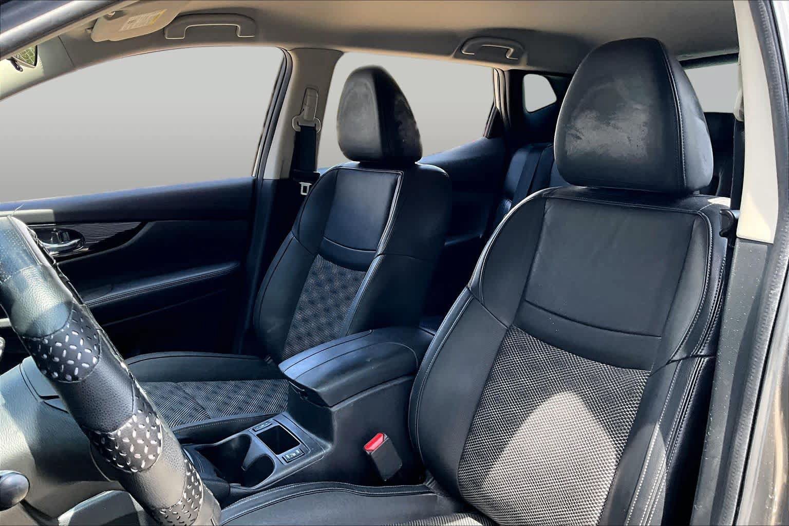 Used 2021 Nissan Rogue Sport SV w/ Technology Package FWD image 8