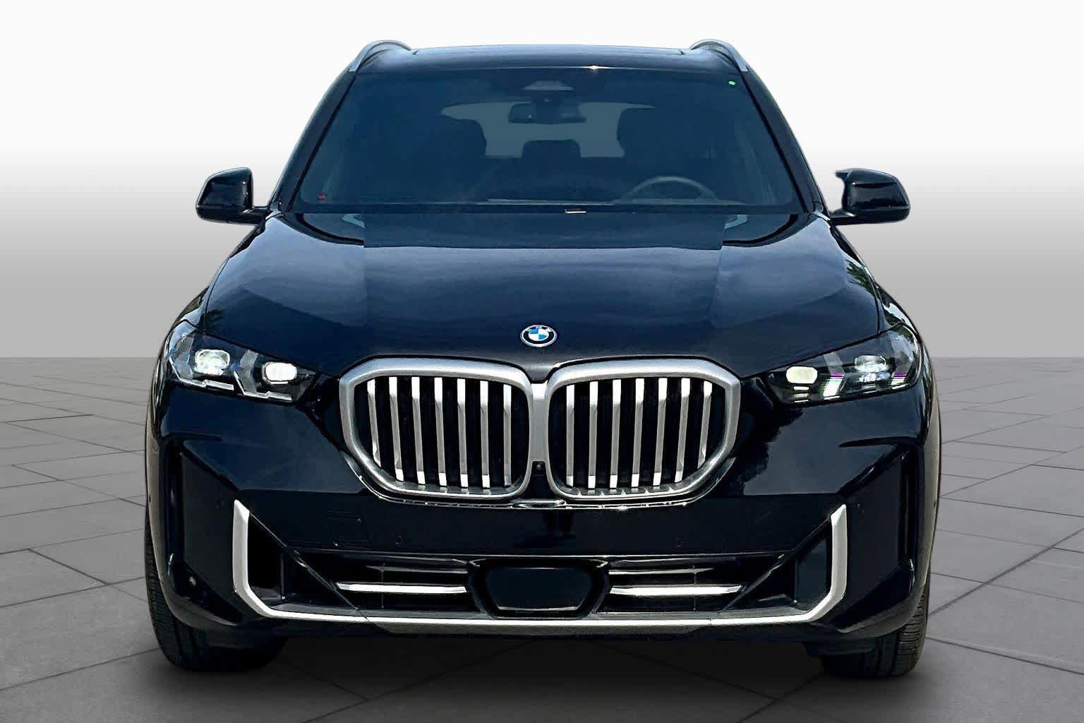 Used 2024 BMW X5 xDrive50e image 3