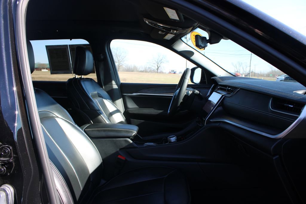 Used 2024 Jeep Grand Cherokee L Limited w/ Luxury Tech Group II image 32