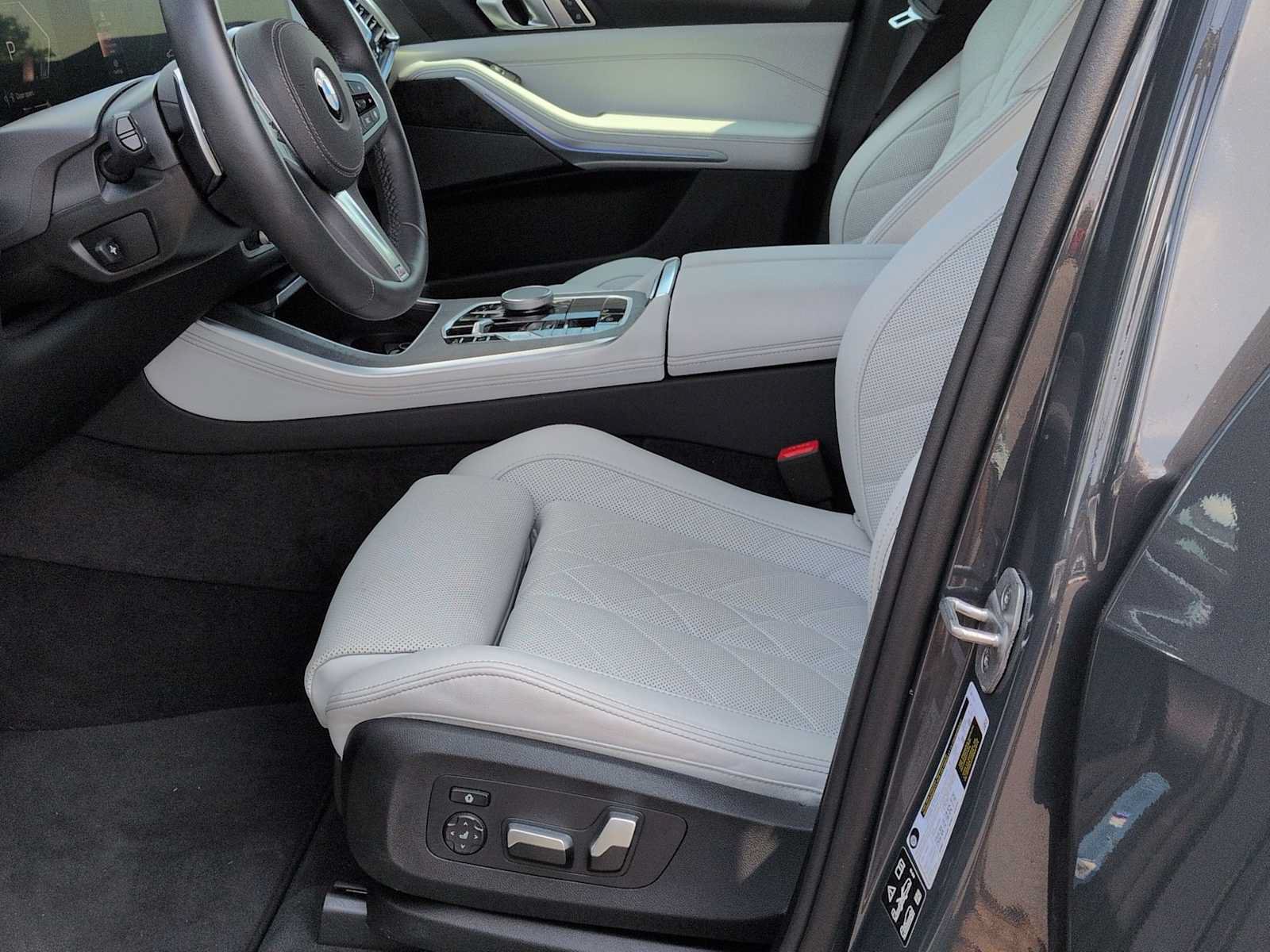 Used 2026 BMW X5 xDrive40i w/ M Sport Package AWD/4WD image 17
