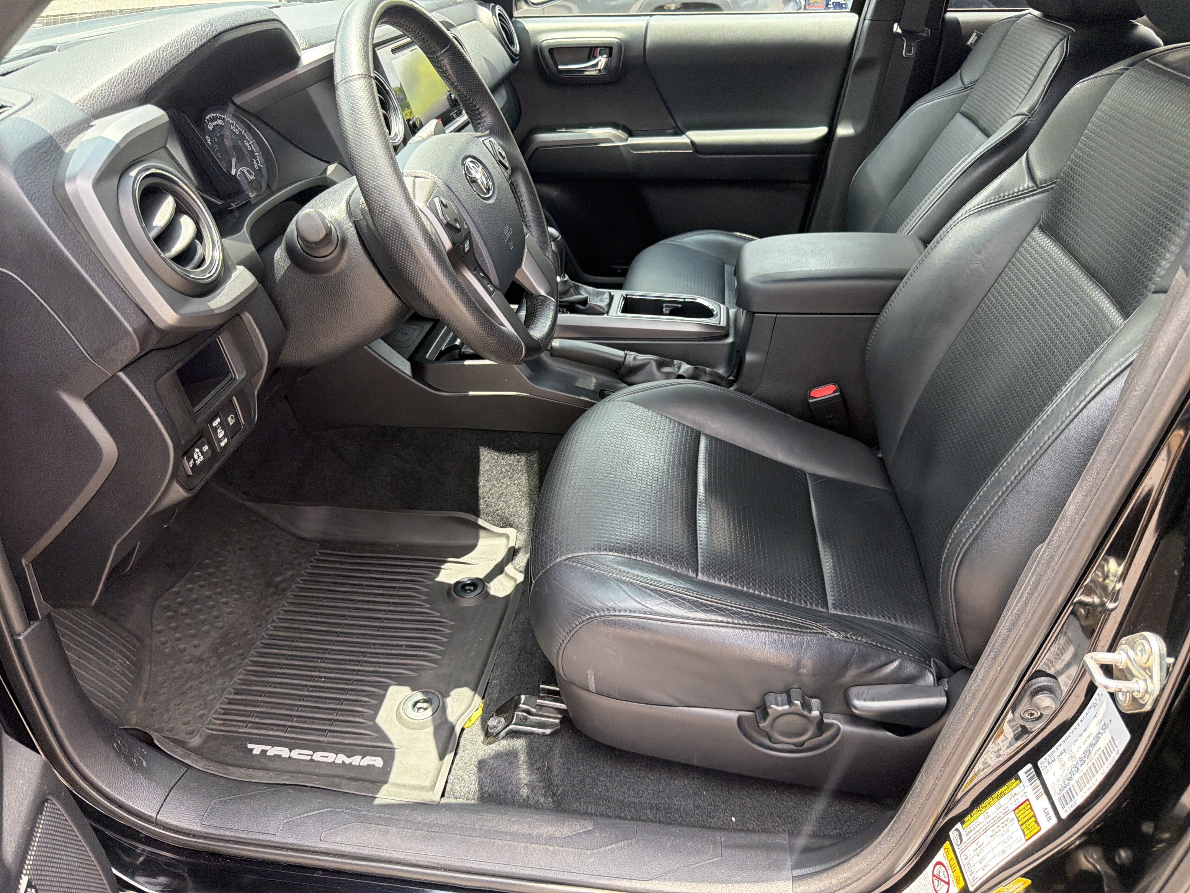 Used 2019 Toyota Tacoma TRD Off-Road AWD/4WD image 19