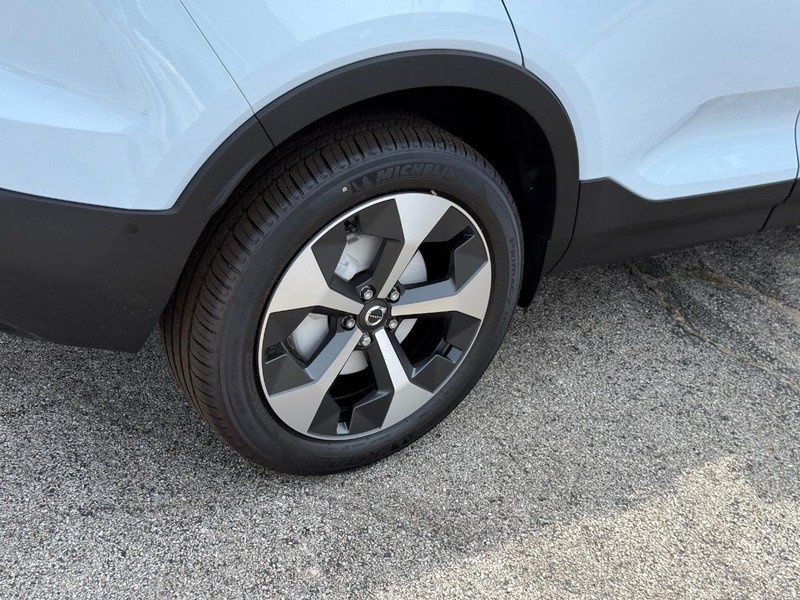 New 2026 Volvo XC40 B5 Plus w/ Protection Package Premier AWD/4WD image 4