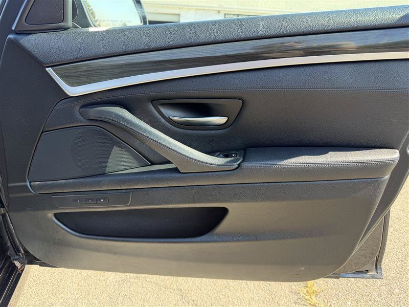 Used 2012 BMW 550i xDrive Sedan AWD/4WD image 9