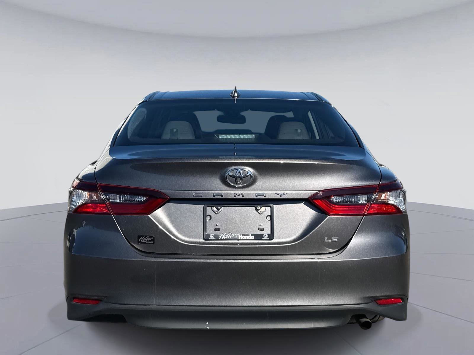 Used 2021 Toyota Camry LE image 5