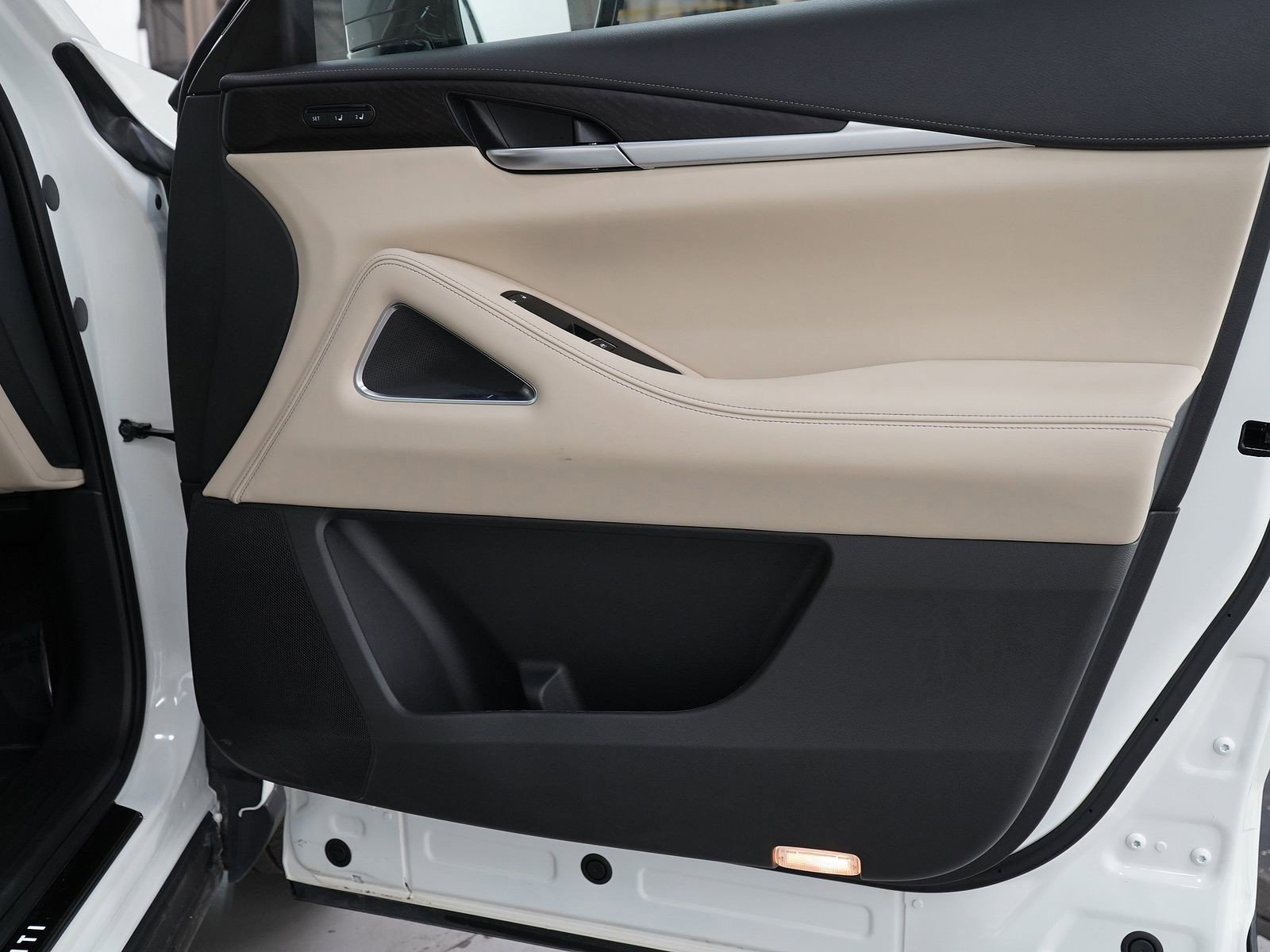 Used 2024 INFINITI QX60 Sensory image 10