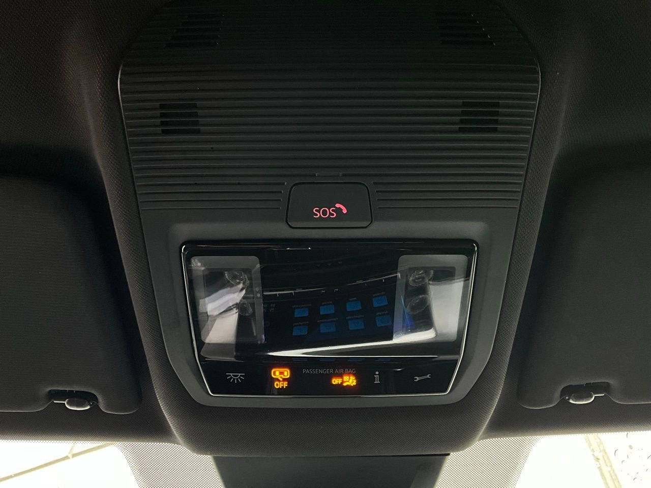 Used 2025 Volkswagen Atlas Cross Sport SE image 17