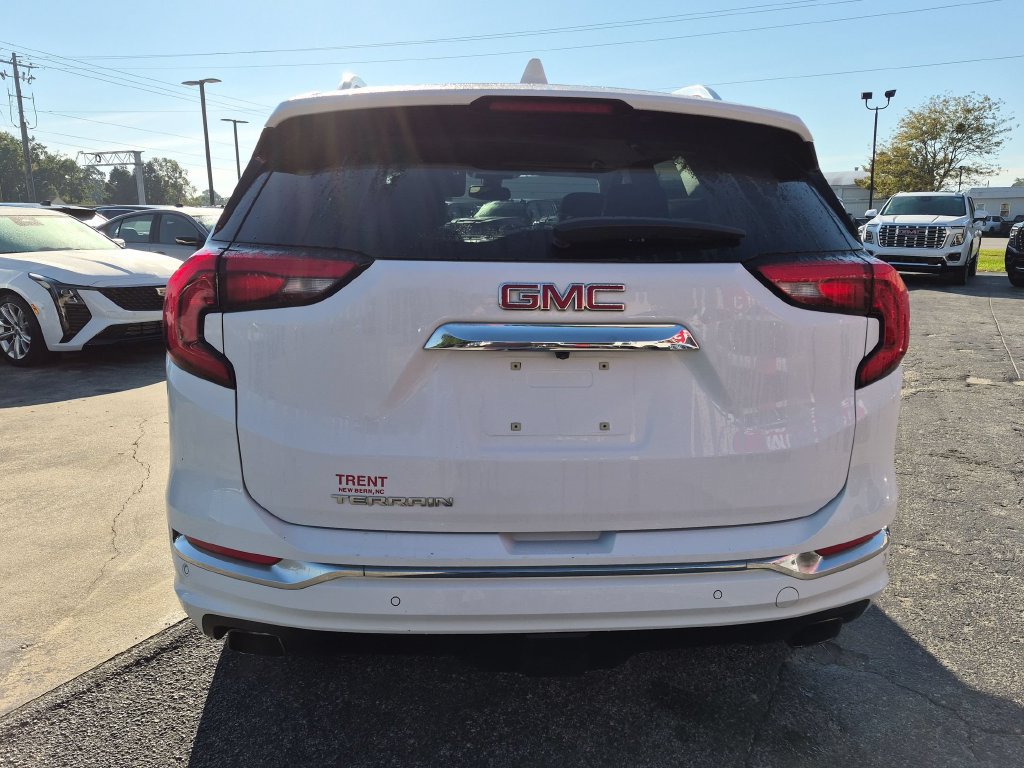 Used 2018 GMC Terrain Denali w/ Driver Alert Package II FWD image 3