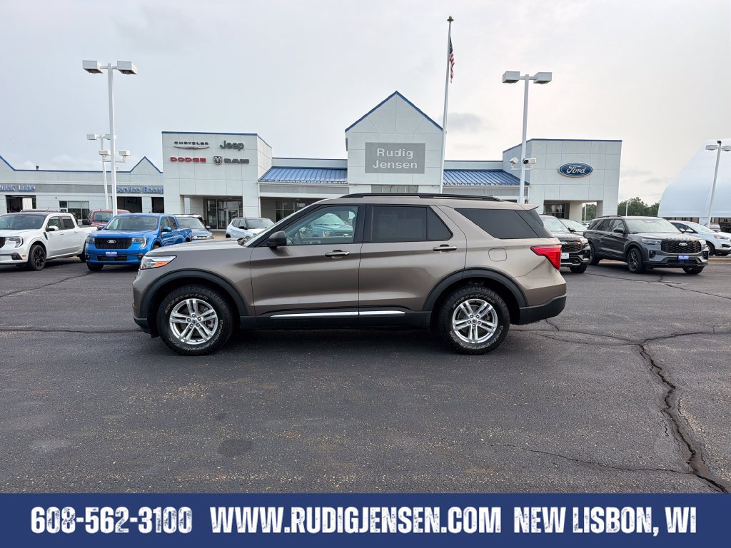 Used 2021 Ford Explorer XLT w/ Equipment Group 202A AWD/4WD image 2