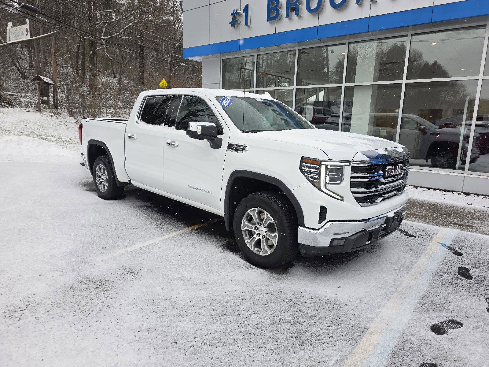 Used 2024 GMC Sierra 1500 SLT image 2