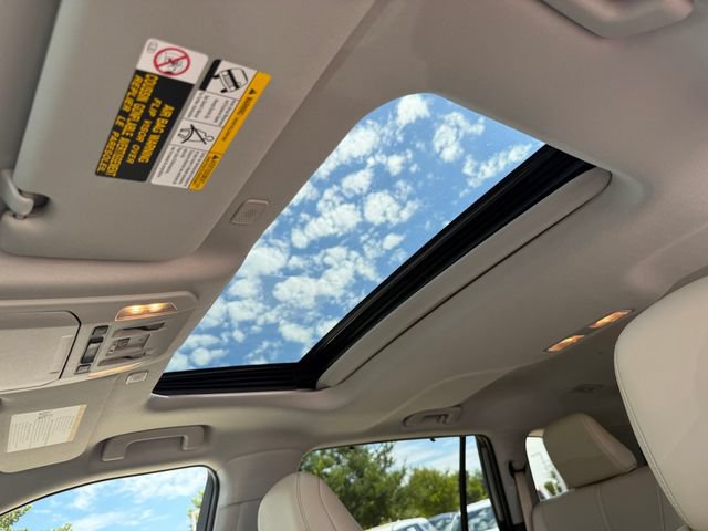 Used 2025 Toyota Highlander Limited FWD image 31