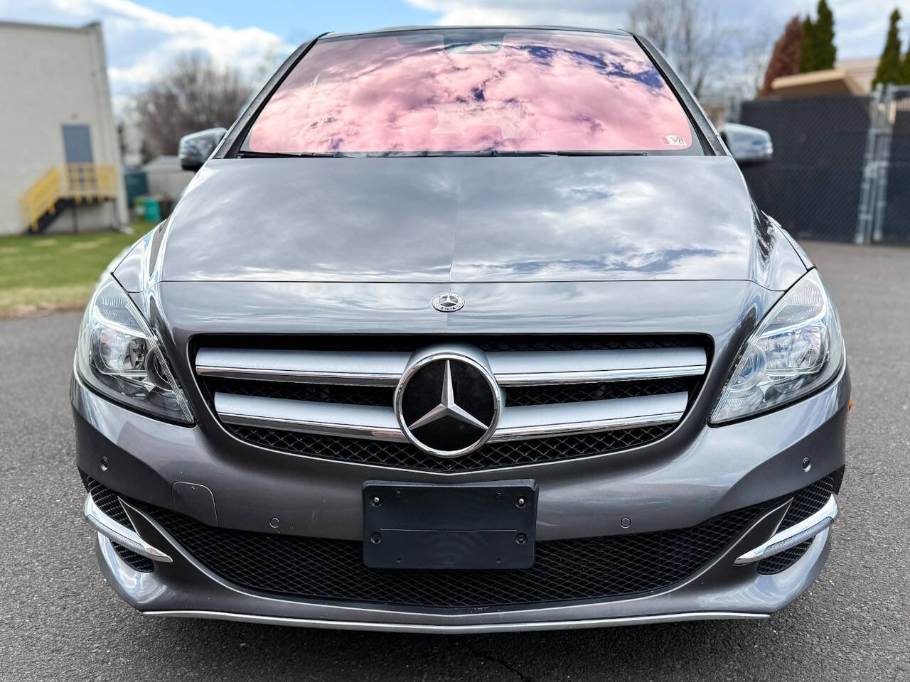 Used 2017 Mercedes-Benz B 250e B 250e 4dr Hatchback image 3