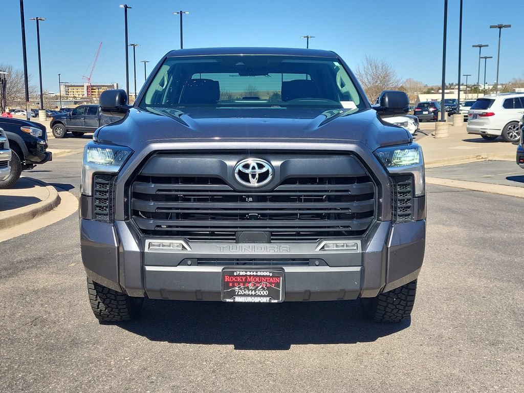 Used 2022 Toyota Tundra SR5 w/ SR5 Convenience Package AWD/4WD image 8