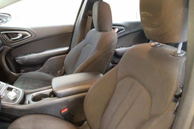 Used 2016 Chrysler 200 Limited image 17