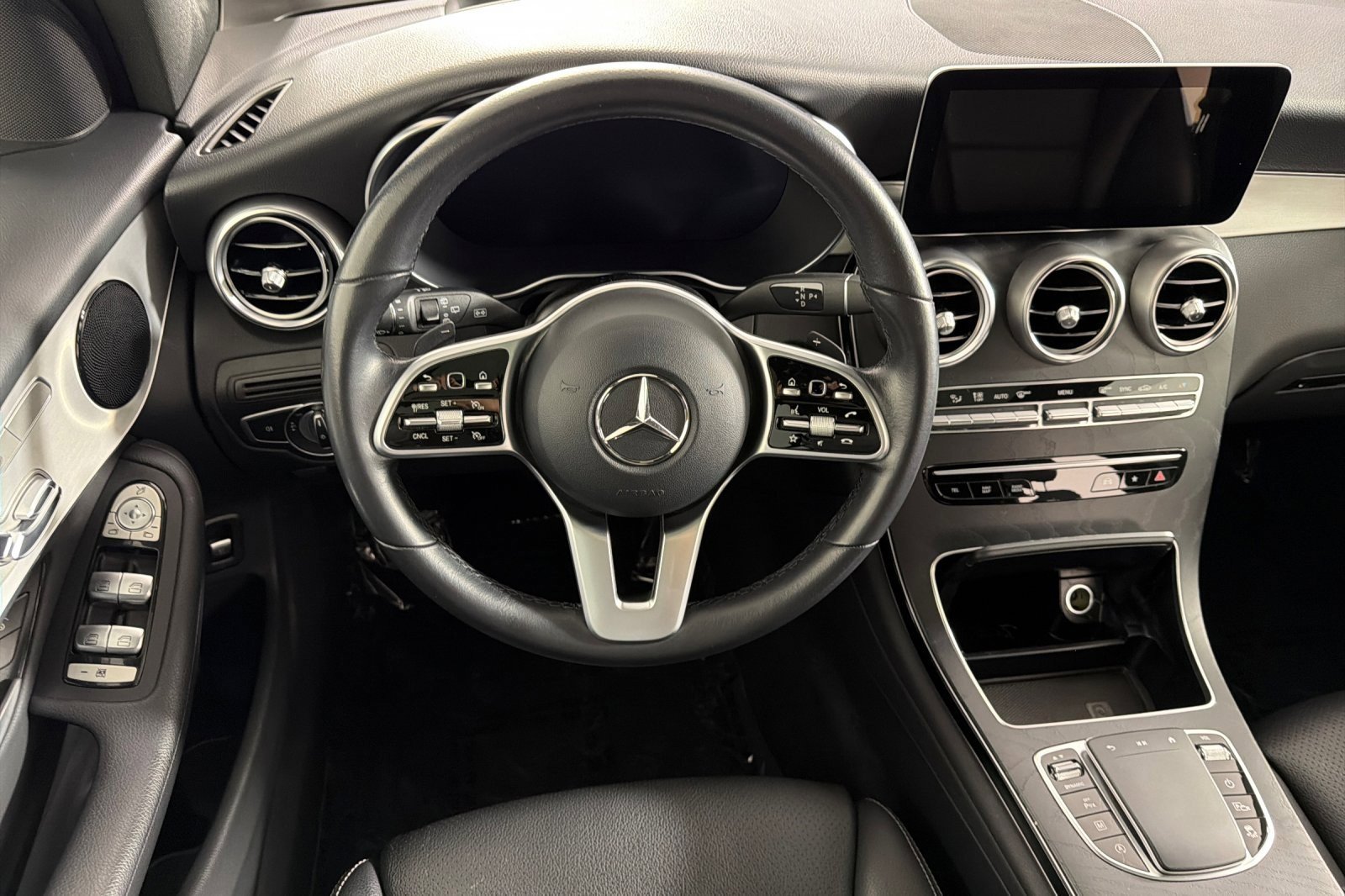 Used 2022 Mercedes-Benz GLC 300 w/ Premium Package Lite image 13