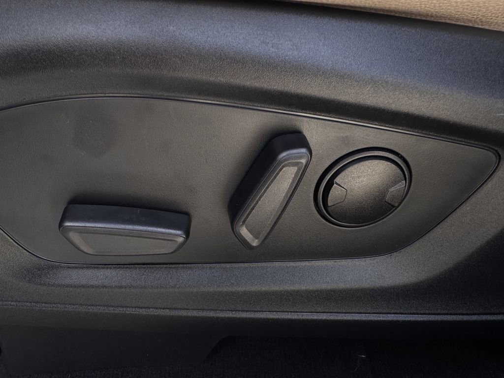 Used 2023 Ford Explorer Limited image 25