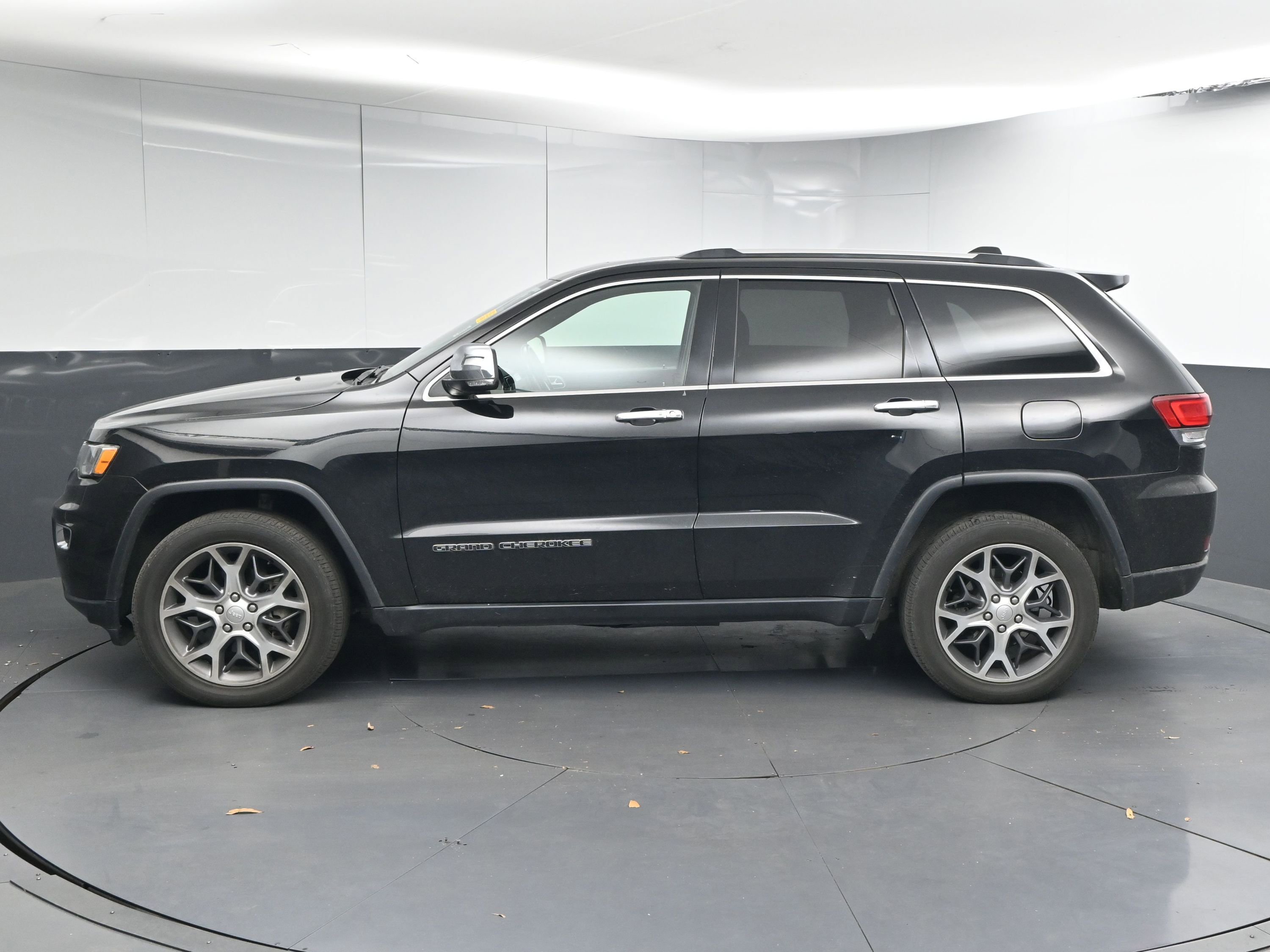 Used 2020 Jeep Grand Cherokee Limited w/ Luxury Group II image 5