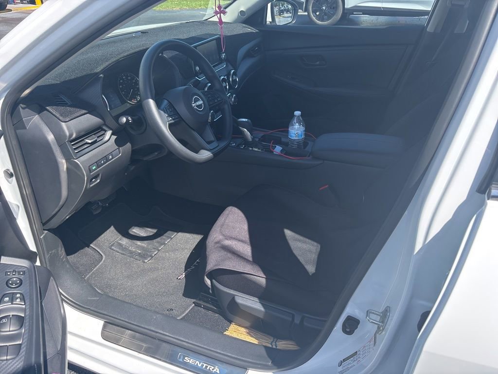 Used 2025 Nissan Sentra S image 5
