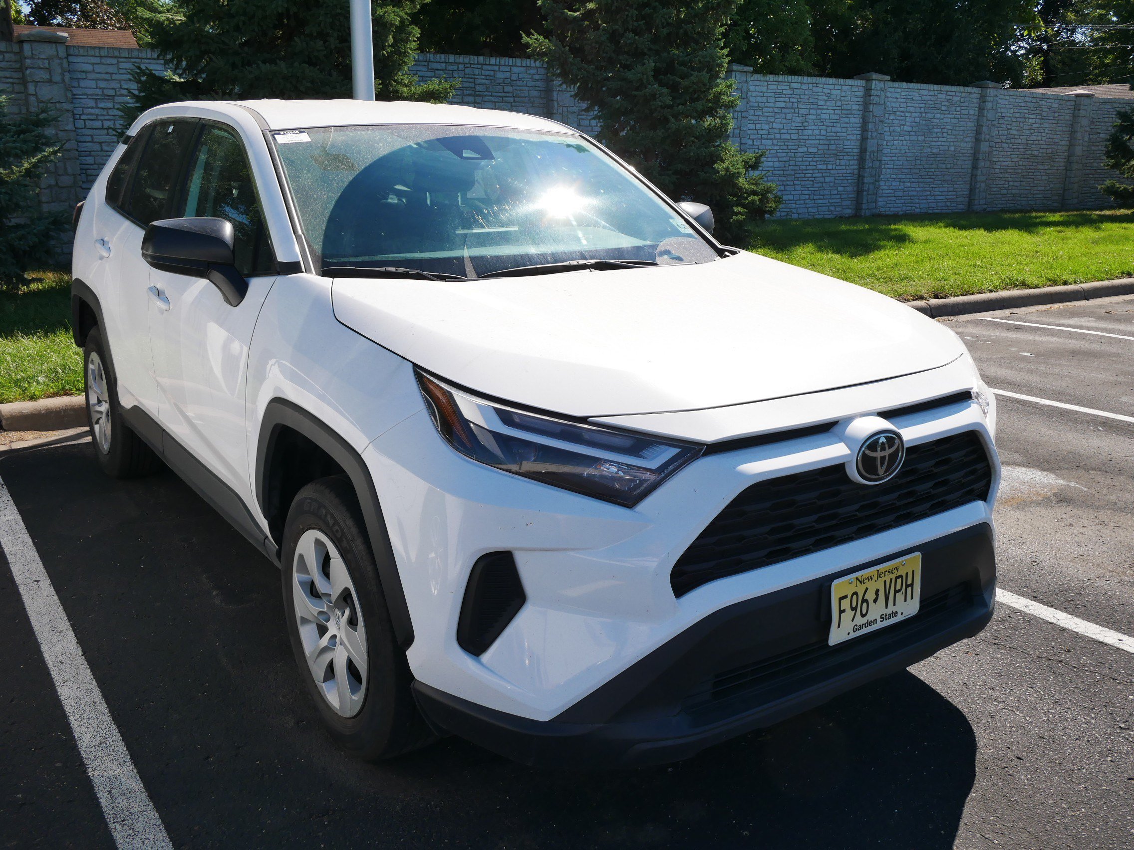 Used 2025 Toyota RAV4 LE AWD/4WD image 8