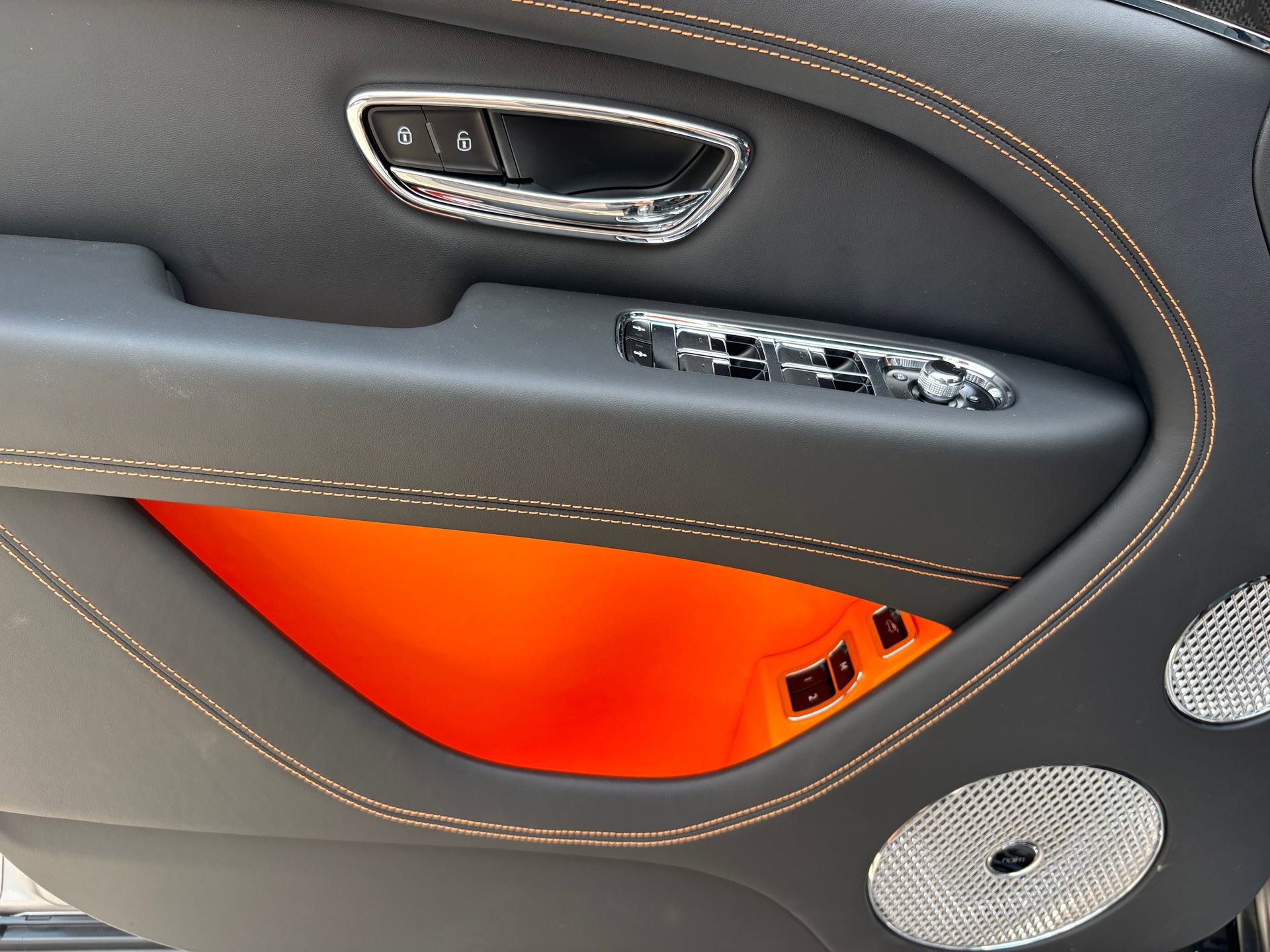 New 2025 Bentley Bentayga image 40