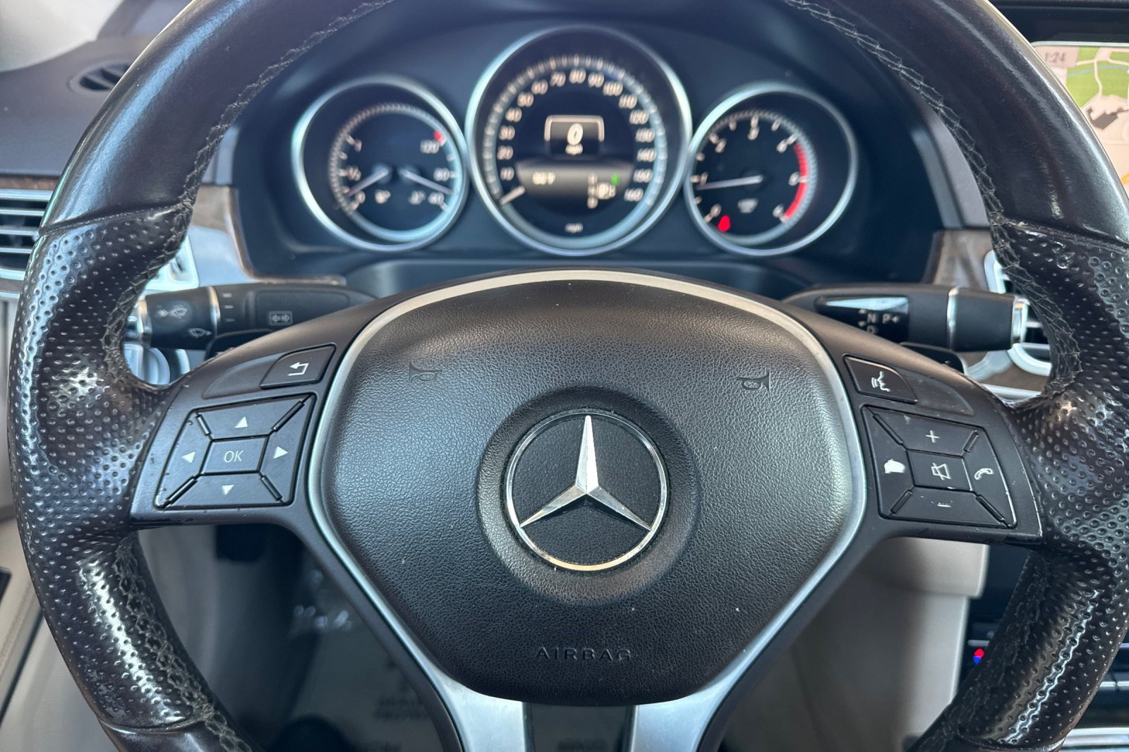 Used 2015 Mercedes-Benz E 250 BlueTEC 4MATIC Sedan image 11