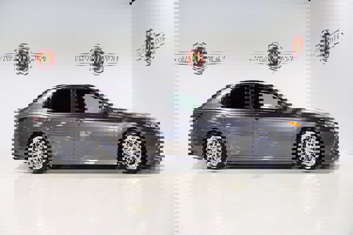 Used 2023 Toyota Camry LE image 5