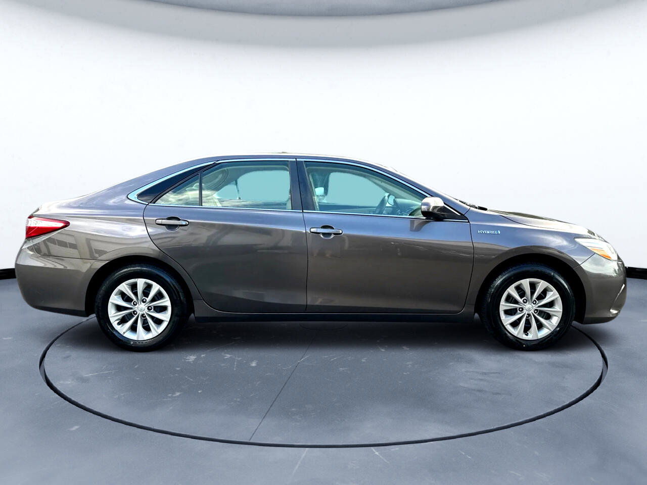 Used 2015 Toyota Camry LE image 8