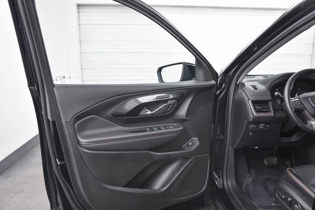 Used 2024 GMC Terrain AT4 image 9