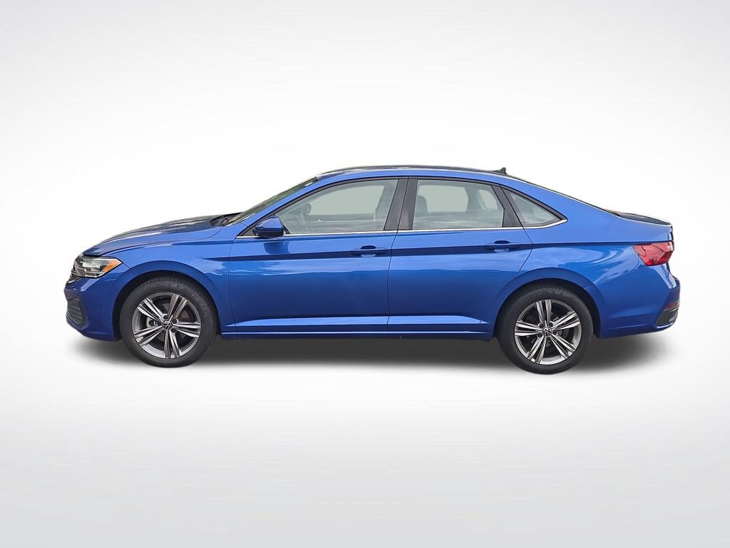 Used 2022 Volkswagen Jetta SE FWD image 2
