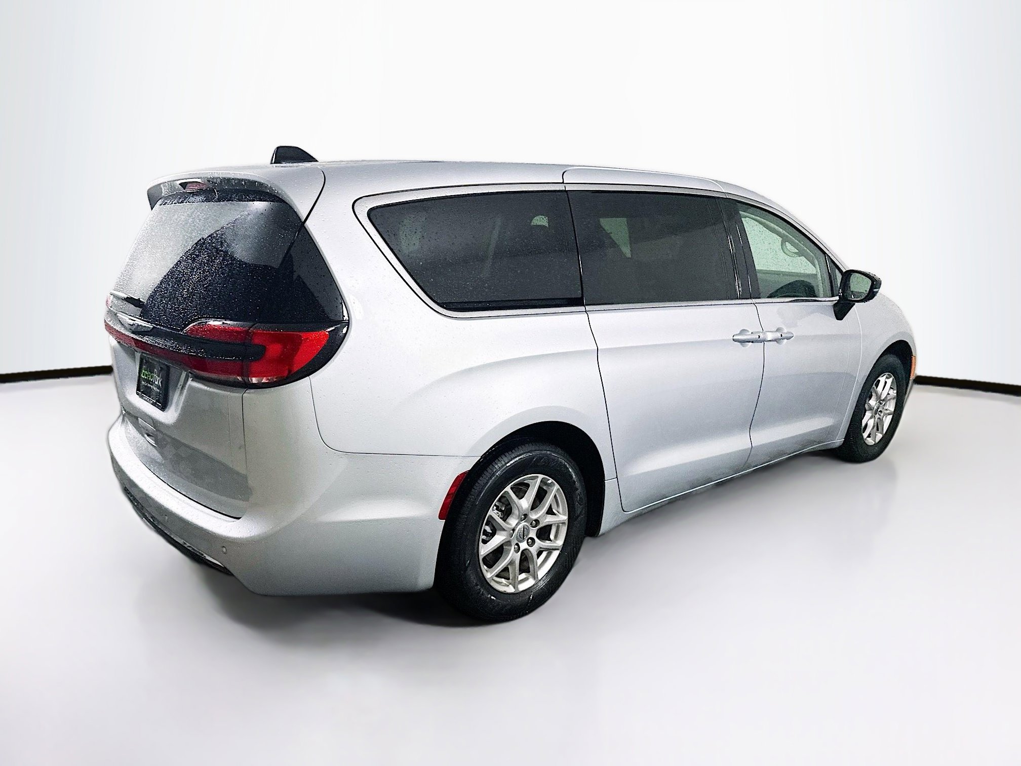 Used 2024 Chrysler Pacifica Touring-L image 9