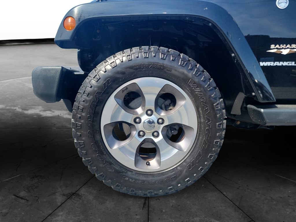 Used 2016 Jeep Wrangler Sahara w/ Connectivity Group AWD/4WD image 14