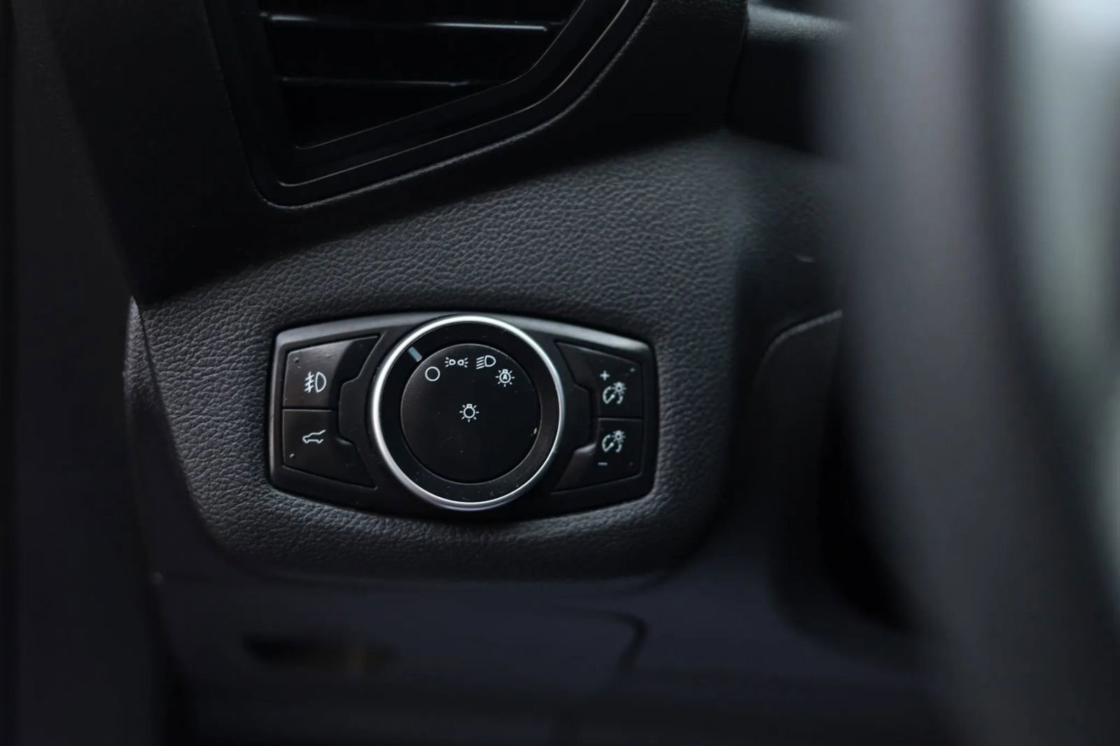 Used 2017 Ford Escape SE w/ SE Cold Weather Package image 12