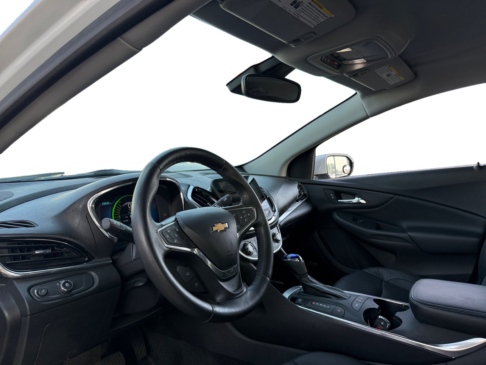 Used 2016 Chevrolet Volt Premier w/ Driver Confidence Package FWD image 9
