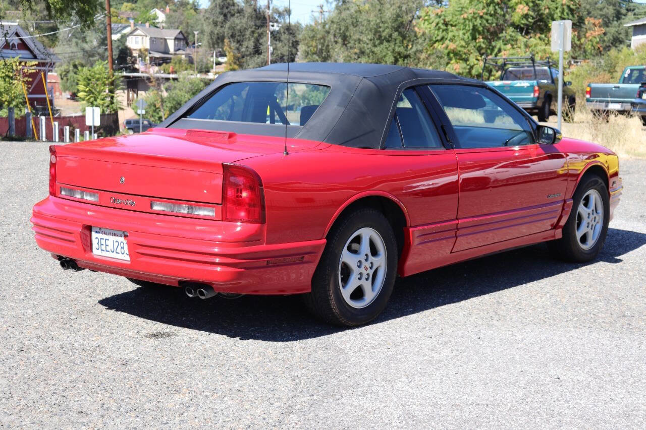 Used 1993 Oldsmobile Cutlass Supreme Convertible image 18