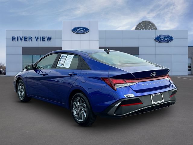 Used 2024 Hyundai Elantra SEL FWD image 4