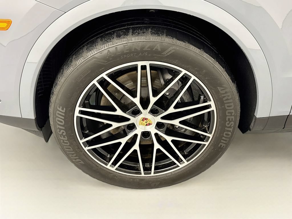 Used 2024 Porsche Cayenne Coupe AWD/4WD image 32