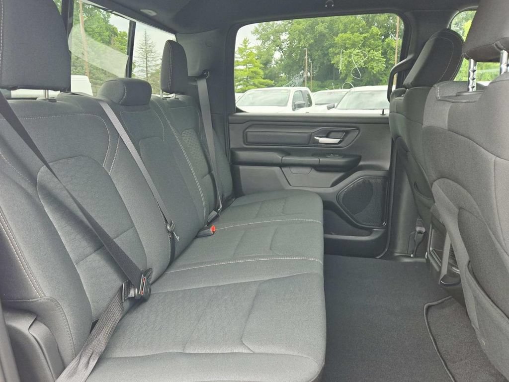 New 2026 RAM 1500 Express AWD/4WD image 19