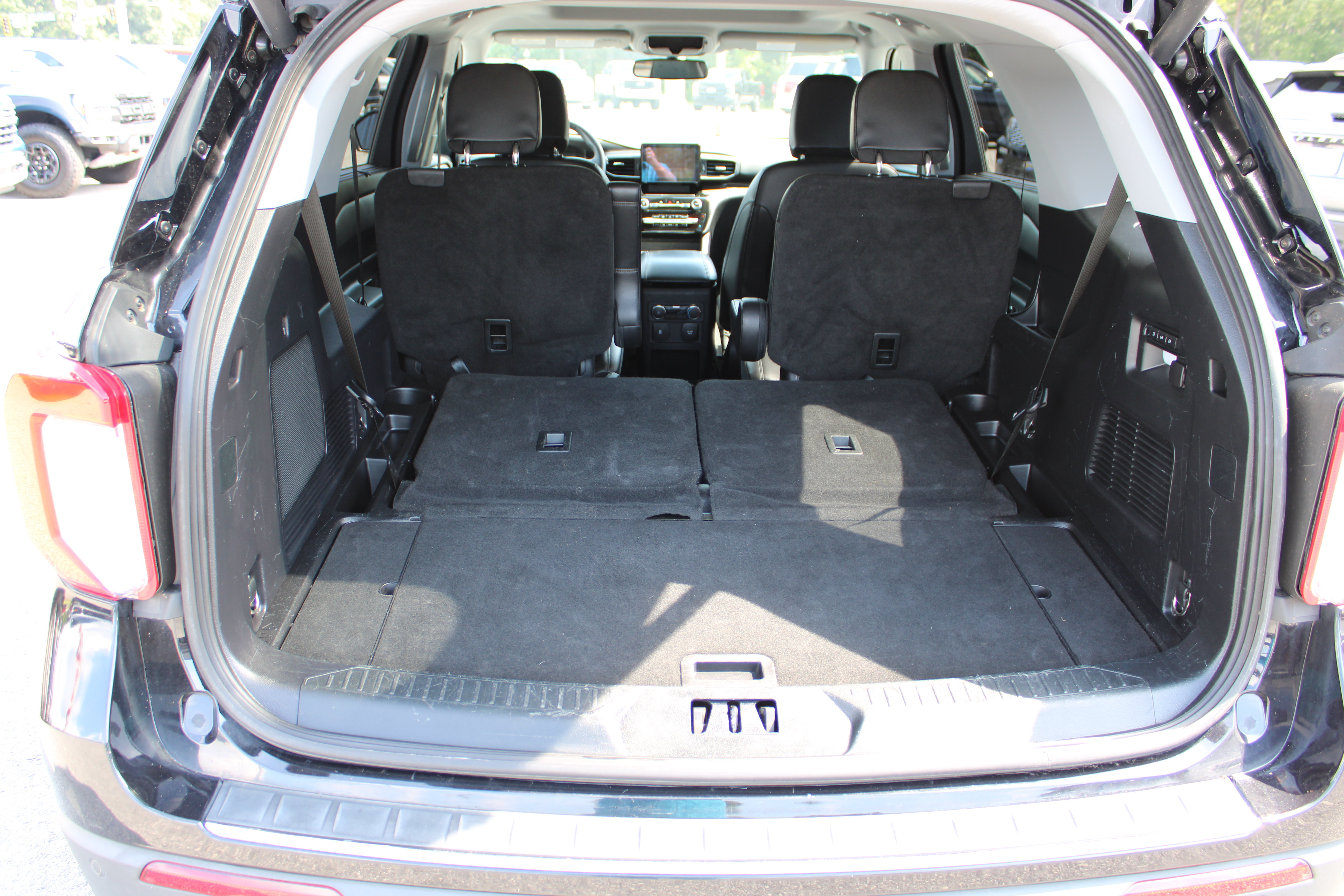 Used 2021 Ford Explorer Limited w/ Equipment Group 301A RWD image 13