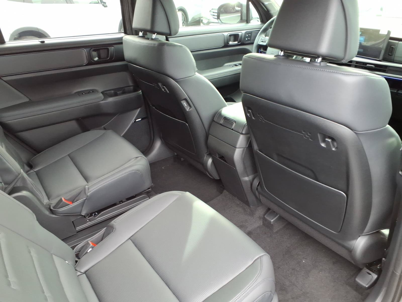 New 2027 Hyundai Santa Fe Calligraphy w/ Tow & Go Package FWD image 8