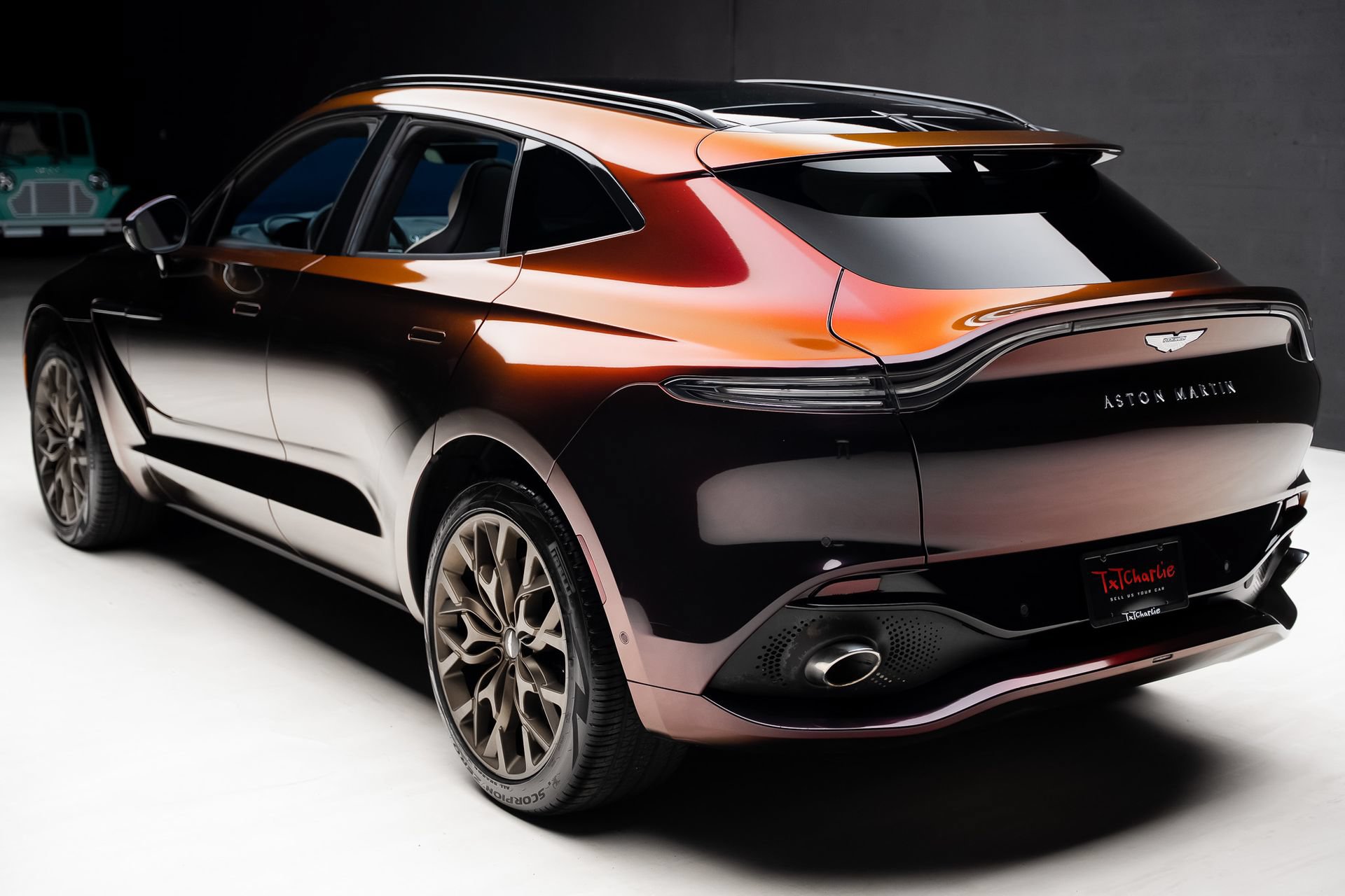 Used 2023 Aston Martin DBX AWD/4WD image 23