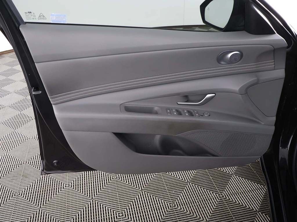 Used 2025 Hyundai Elantra SEL FWD image 24