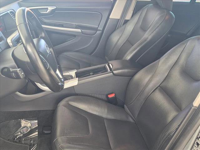 Used 2018 Volvo V60 T5 Cross Country image 16