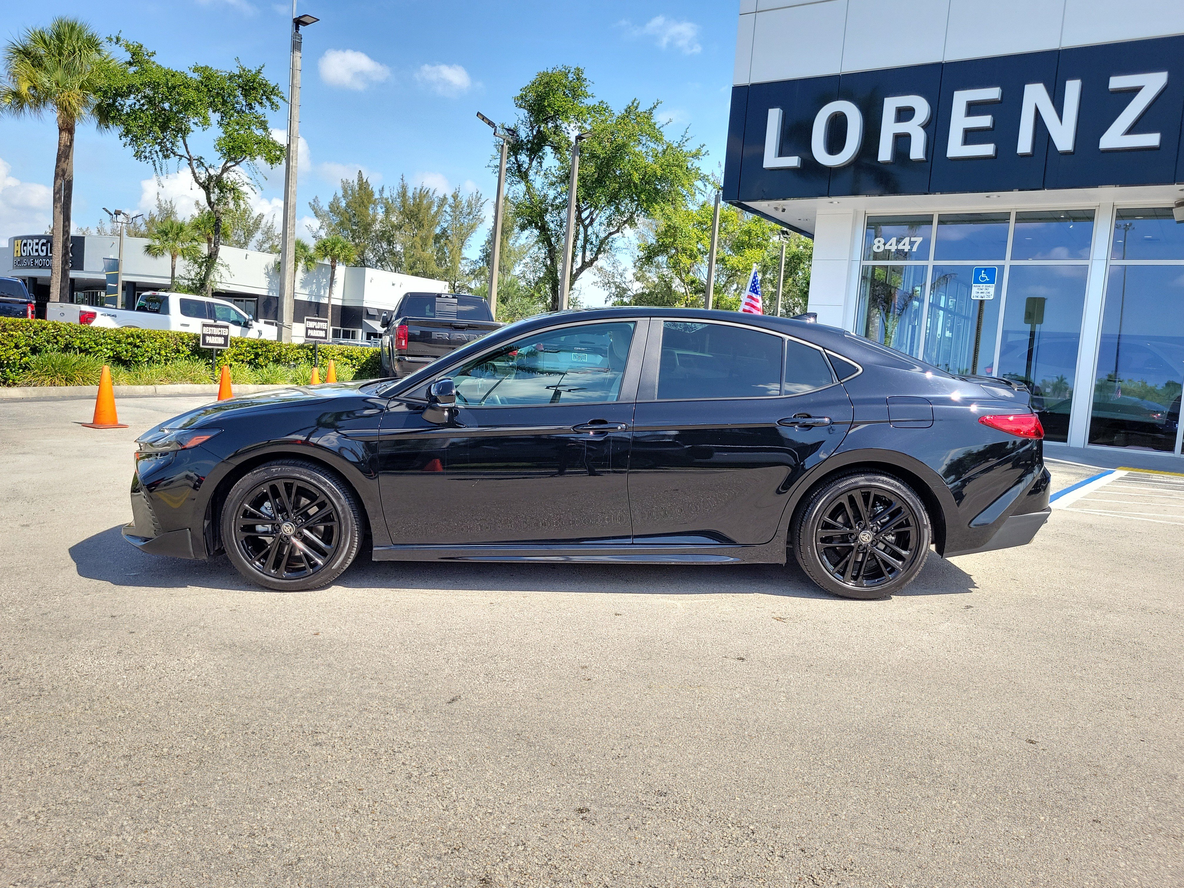 Used 2025 Toyota Camry SE FWD image 8