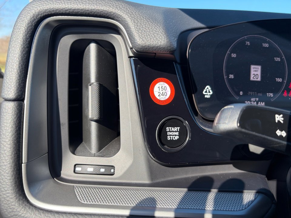 Certified 2025 Porsche Cayenne Coupe image 24