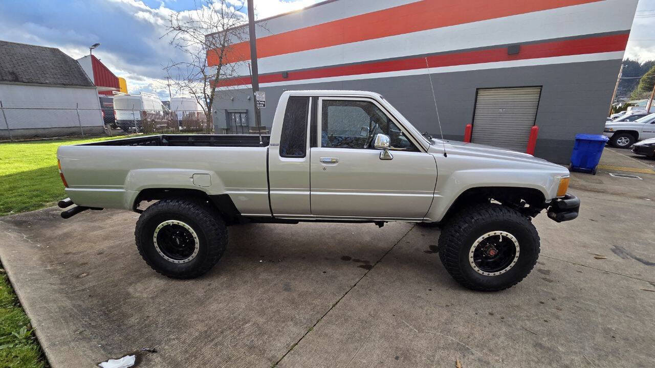 Used 1987 Toyota Pickup Deluxe AWD/4WD image 4